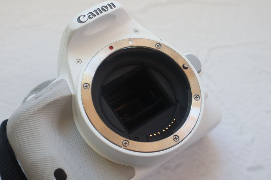 【美品】CANON EOS KISS X7 一眼レフカメラ ホワイト レンズ付き