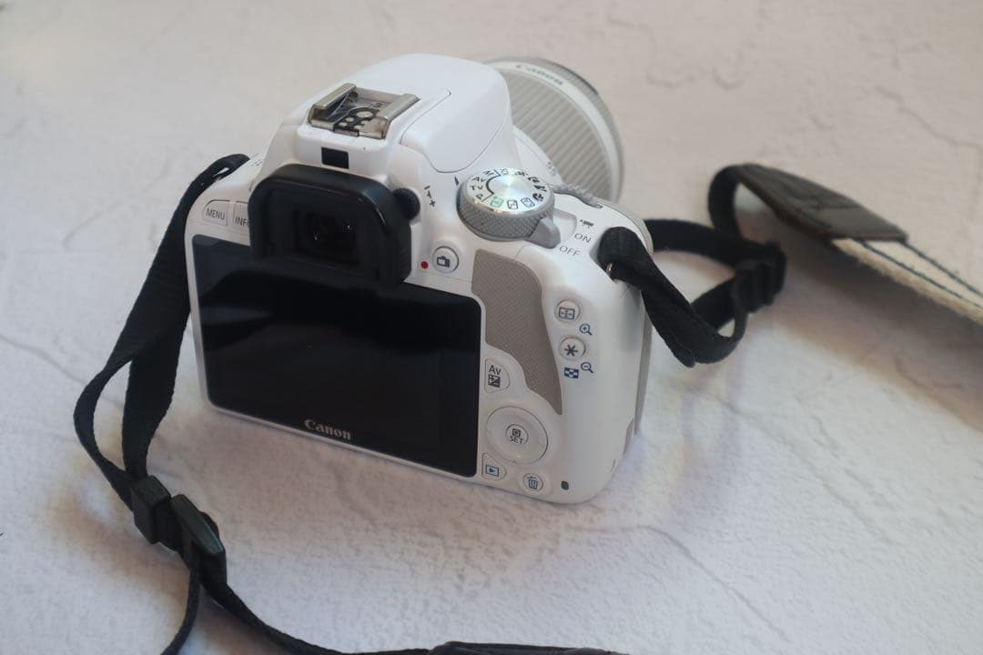 【美品】CANON EOS KISS X7 一眼レフカメラ ホワイト レンズ付き