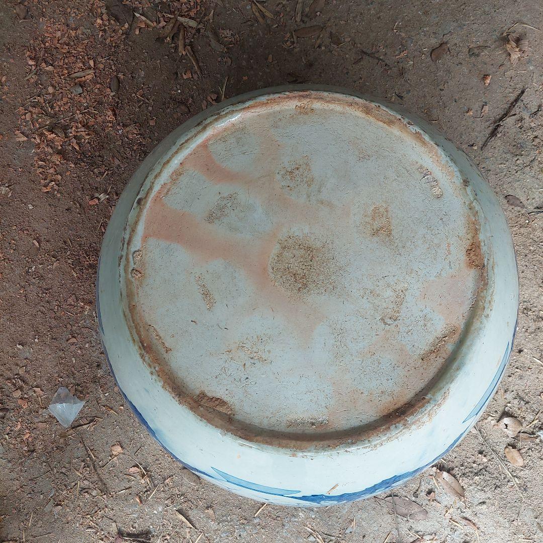 青と白の花柄陶器火鉢