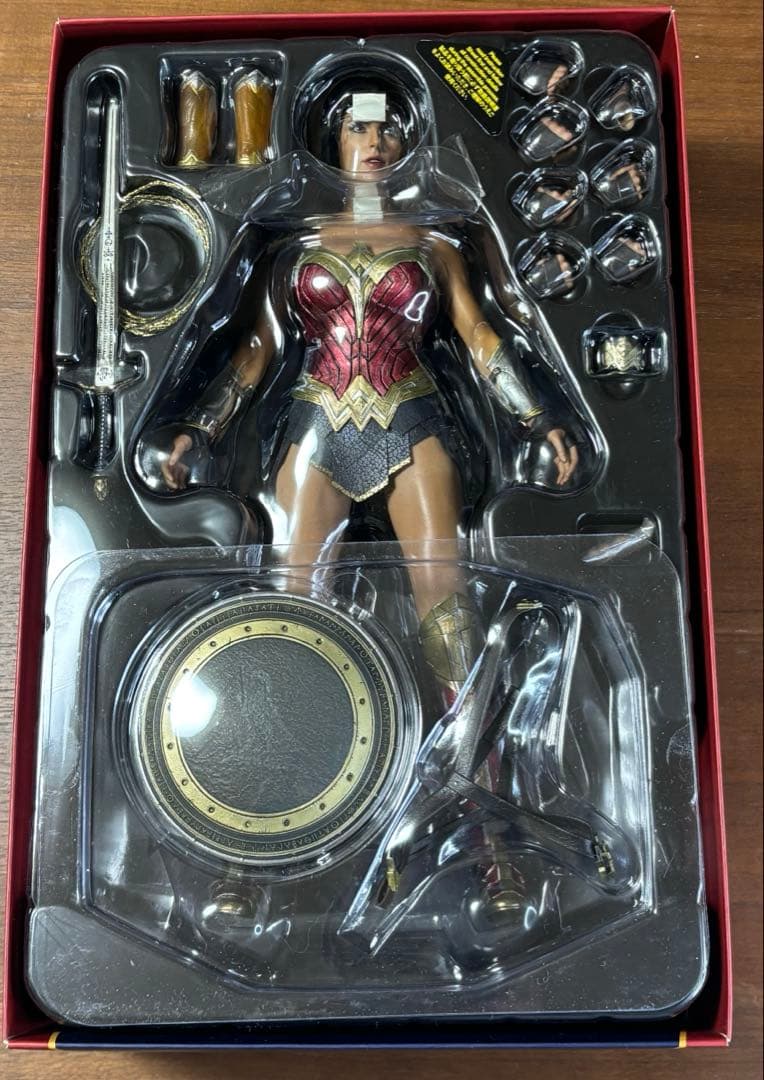 ホットトイズ ワンダーウーマン 1/6 （バットマン vs スーパーマン版）