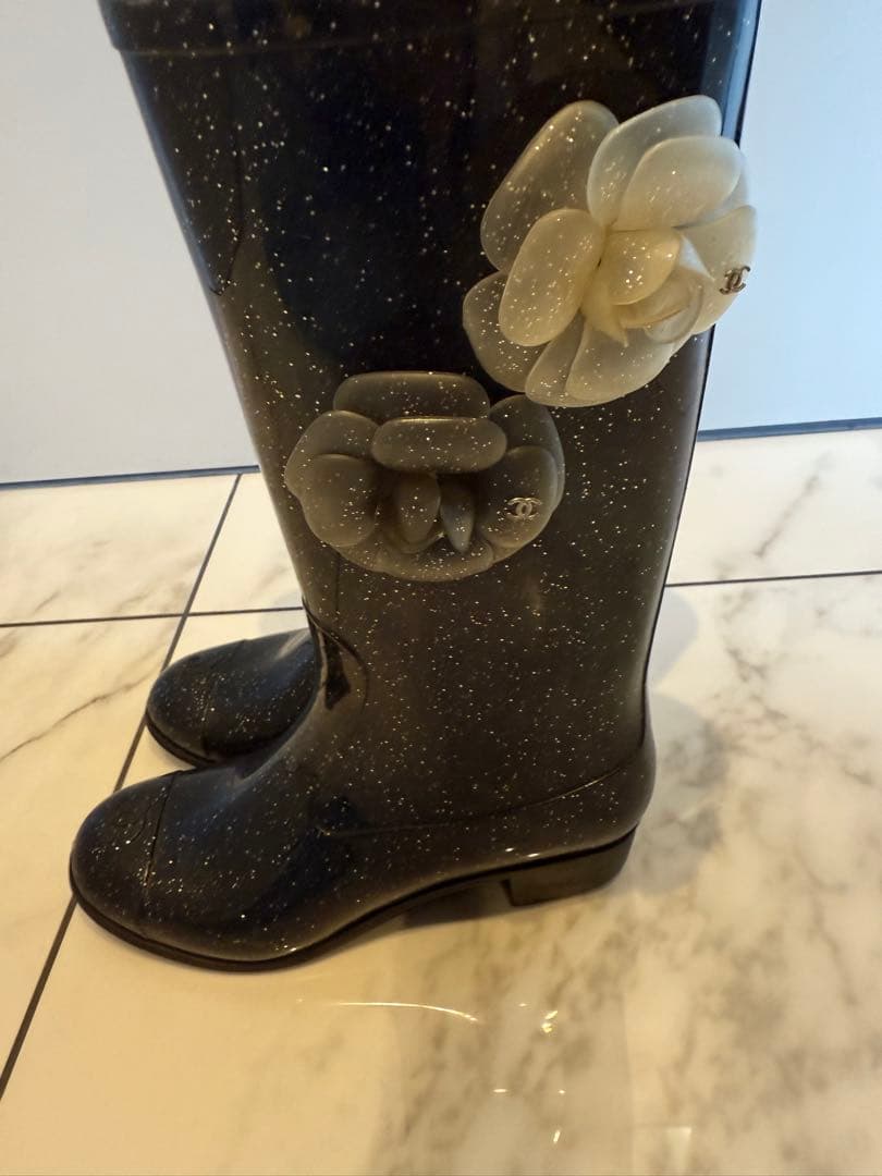 CHANEL × レインブーツ