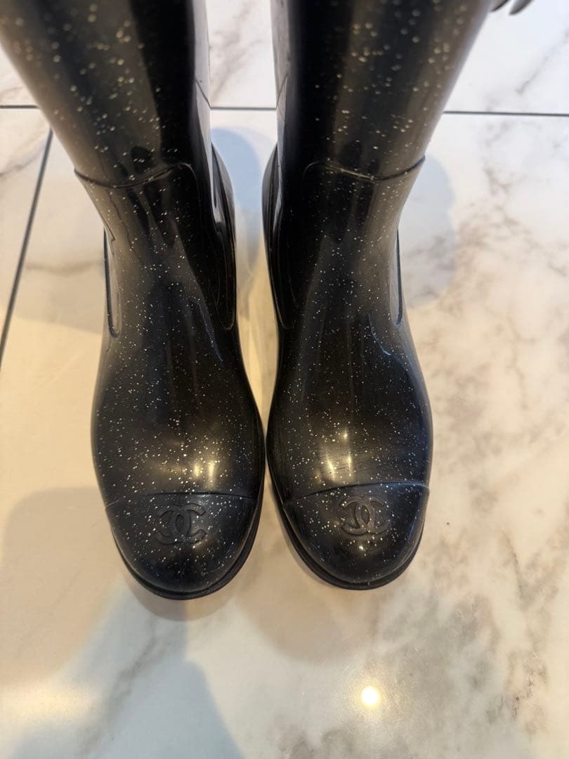 CHANEL × レインブーツ