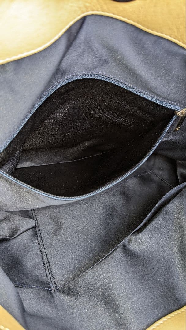 シャネル カーフレザー ハンドバッグ クリームイエロー CHANEL ココマーク