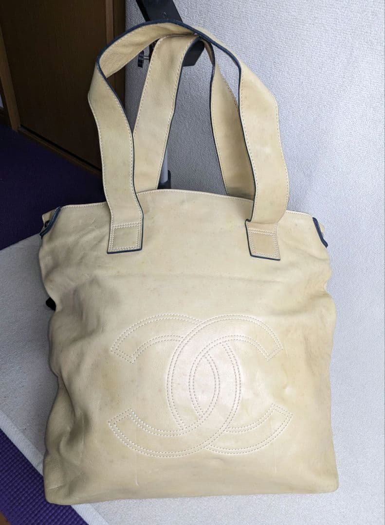 シャネル カーフレザー ハンドバッグ クリームイエロー CHANEL ココマーク