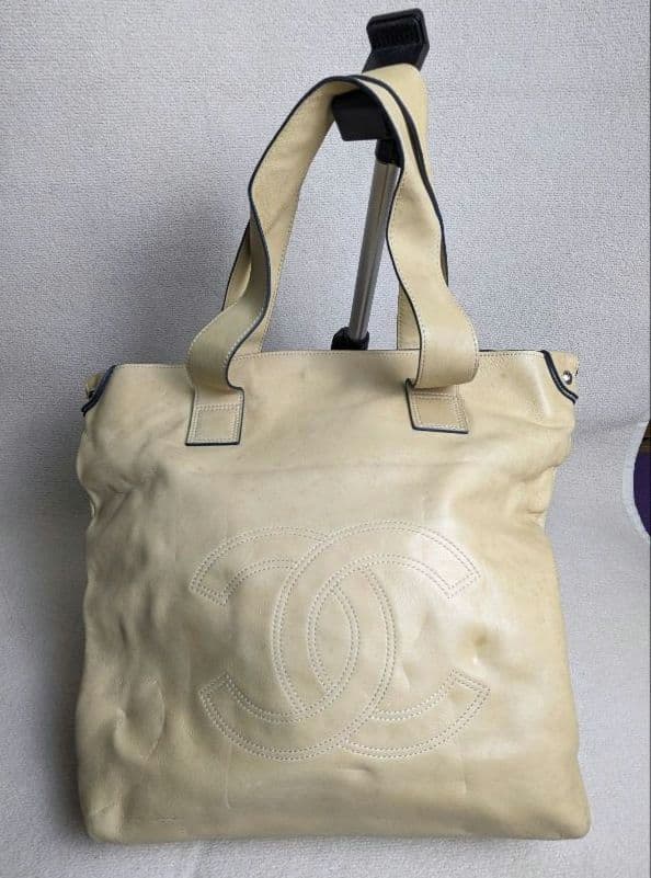シャネル カーフレザー ハンドバッグ クリームイエロー CHANEL ココマーク