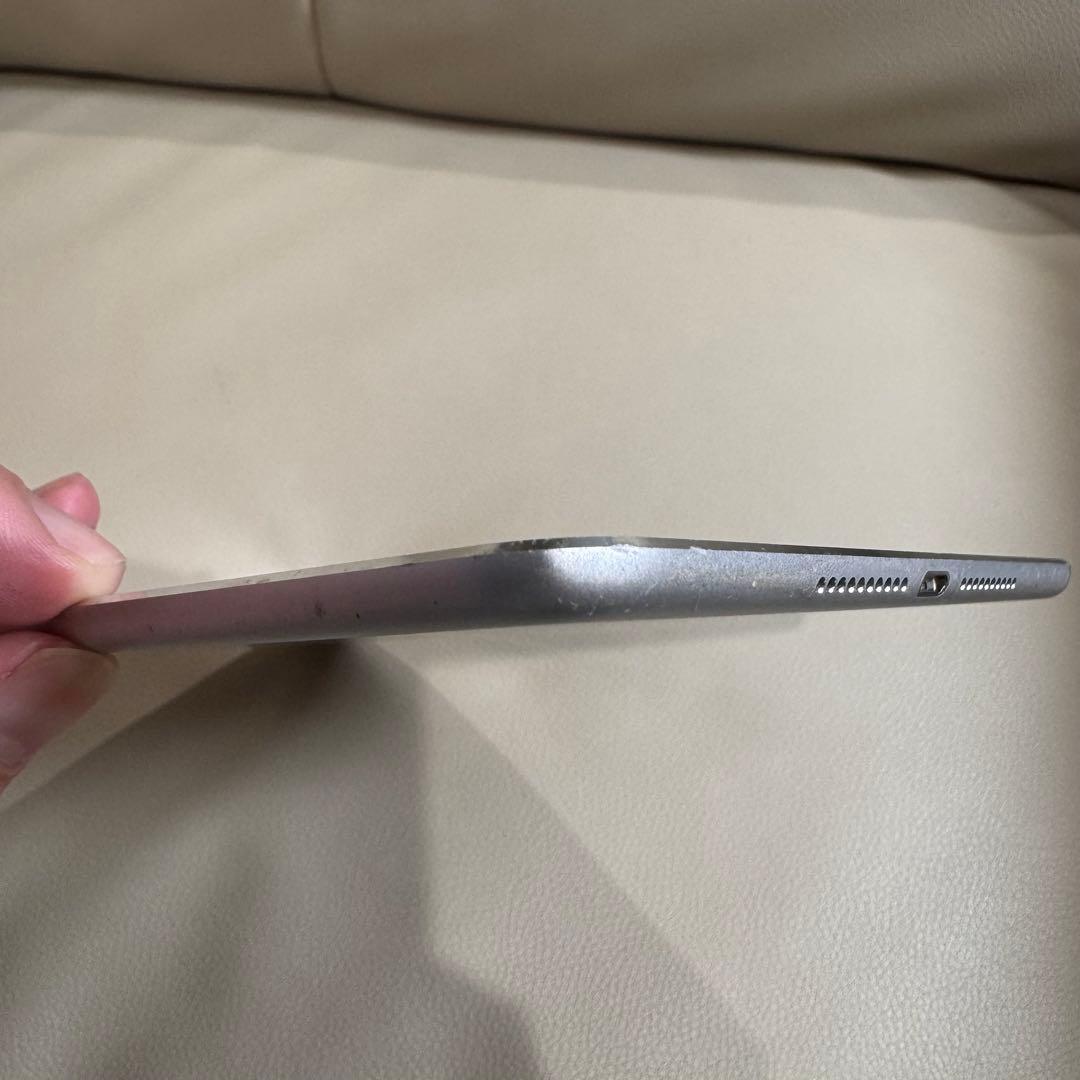 【Apple】 iPad mini4 シルバー セルラーモデル　バッテリー90%
