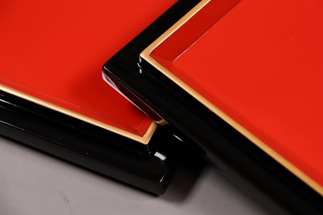 輪島塗 桐家紋 黒塗内朱塗 五段重 堅地布着 重箱 金蒔絵 木製 【MA357】