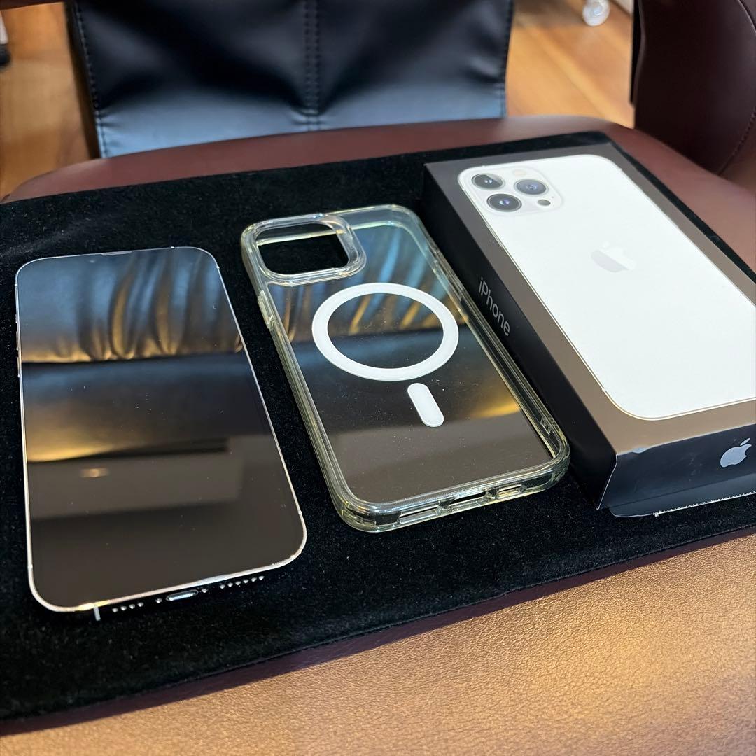 iPhone13promaxシルバー 256GB本体 箱付き　クリアケースおまけ