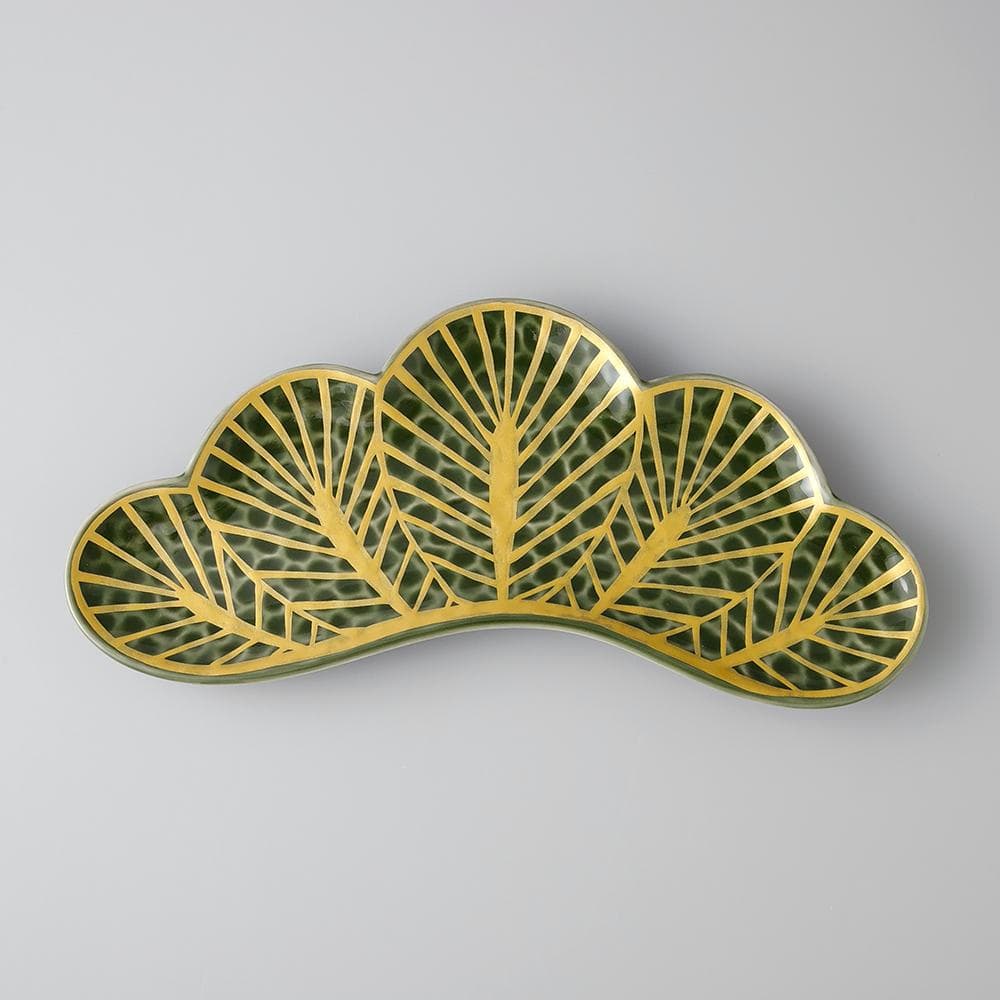 (お正月迎春食器）松葉型前菜皿　緑2枚＋赤1枚の3枚1セット