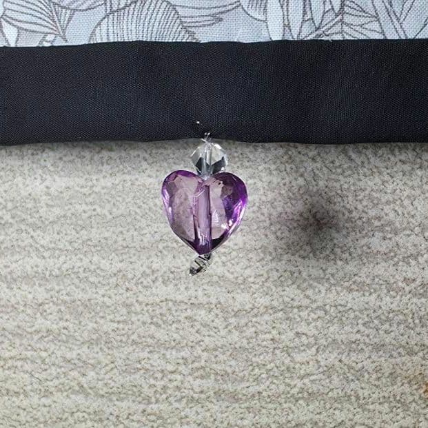 ハンドメイド ステンドグラスキルトタペストリー 「猫とぶどうの木」