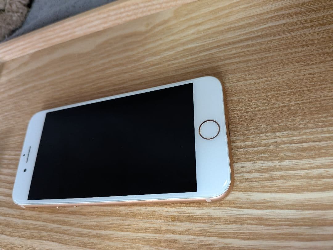 iPhone 8 ゴールド