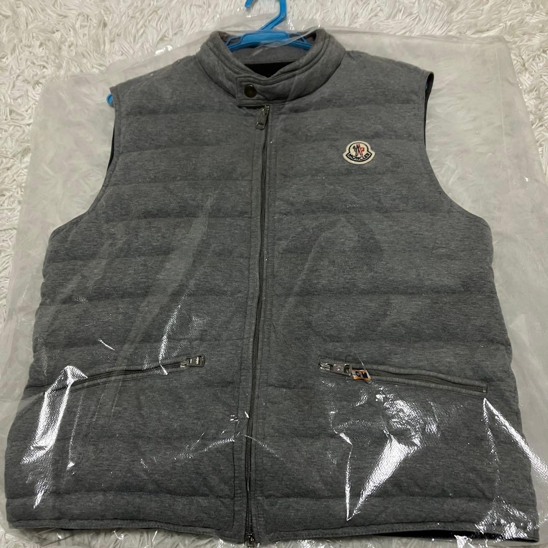 MONCLER　ダウンベスト　グレー　ロゴパッチ　　クリーニング済