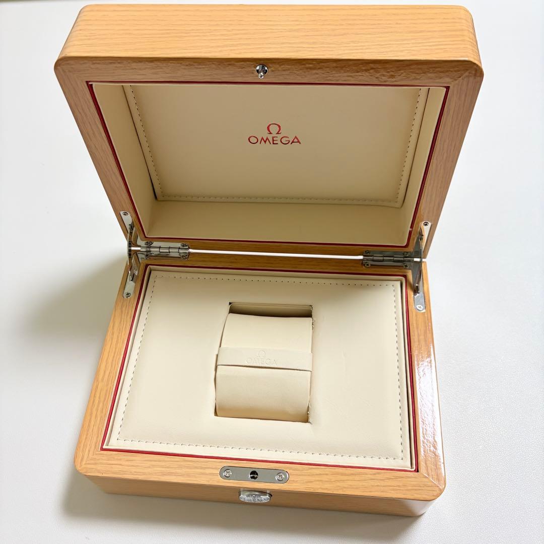 美品　オメガ　腕時計　ウォッチ　ケース　空箱　木目調　現行品