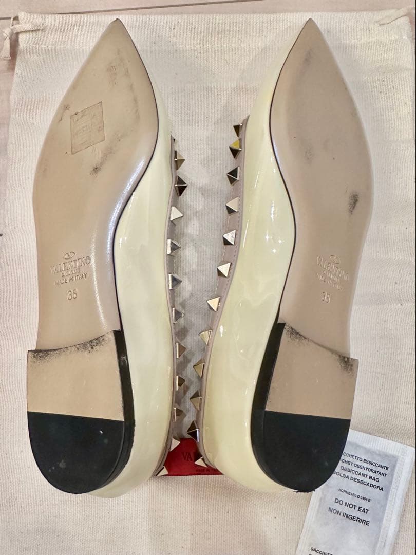 VALENTINO スタッズ付きポインテッドトゥパンプス 35 アイボリー