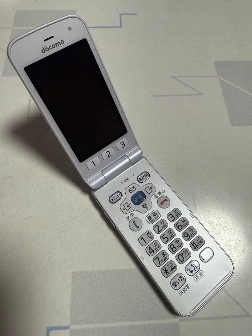 docomoドコモらくらくホン F-01M ホワイト (純正バッテリー 予備付)