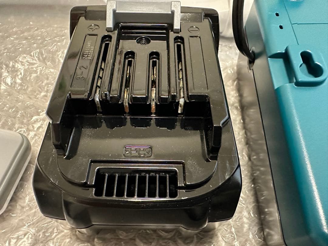 マキタ CL003G充電式 掃除機40vホワイトセット未使用品