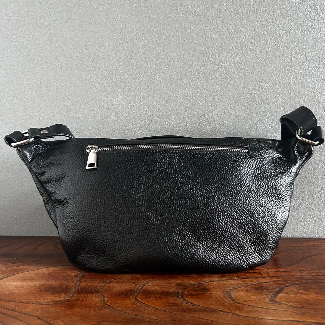 【匿名配送】nouer ヌエール 黒 牛革 ボディバッグ 2way シボ革 人気