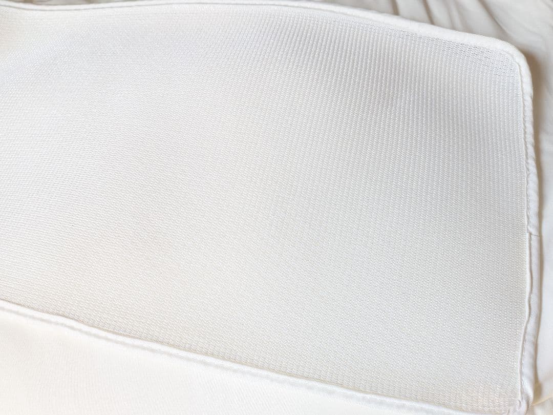 美品　おやすみたまご　授乳クッション