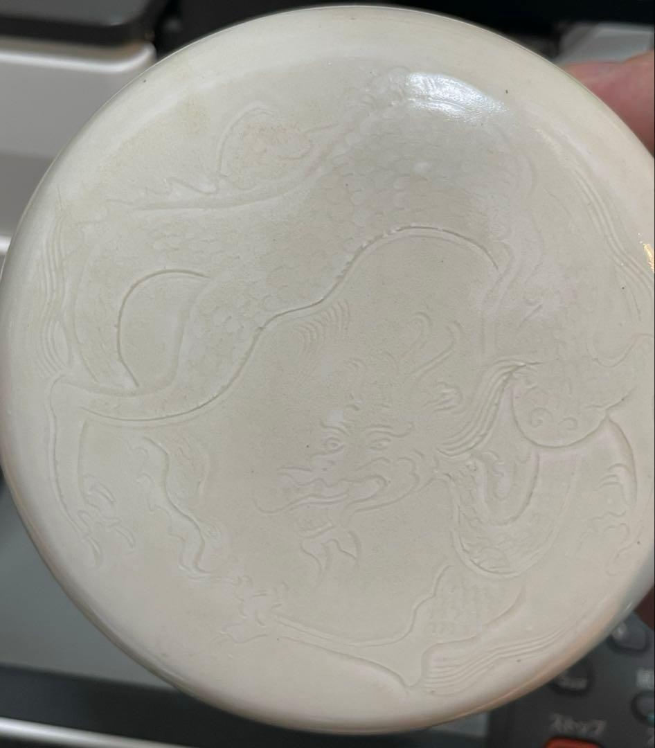 中国 骨董品 宋時代 尚食局 定窯白磁 剔刻 龍紋盒。