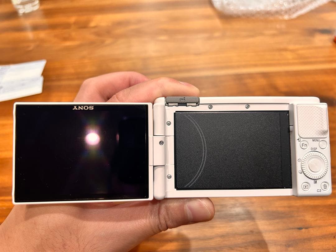 【v-logカメラ】SONY ZV-1 ホワイト デジタルカメラ＋グリップ