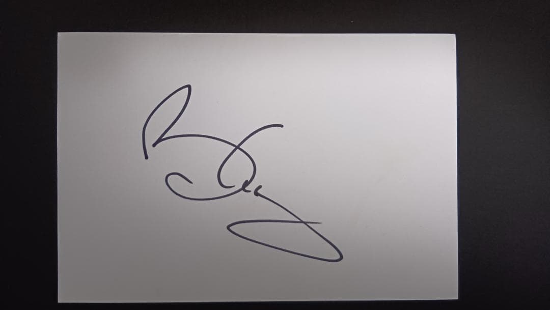 「Queen全員の直筆サイン入りコレクターズセット」