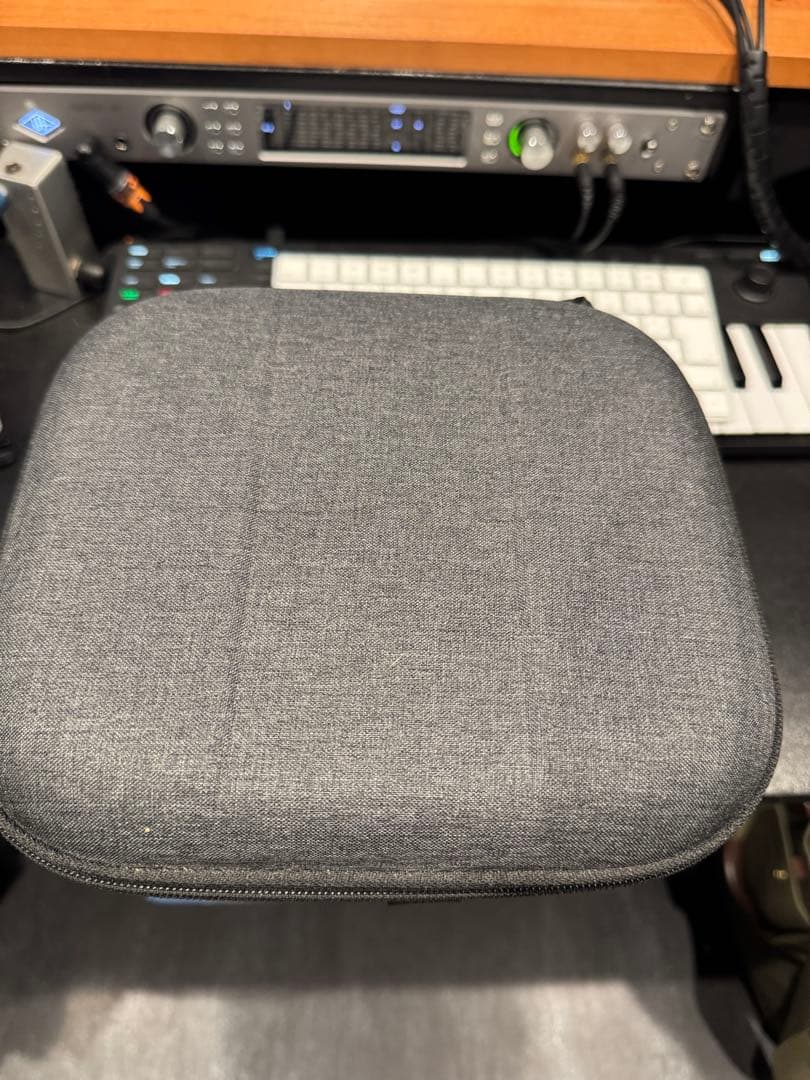 ゼンハイザー HD600（新古品）ケース付き、ケーブル２本付き