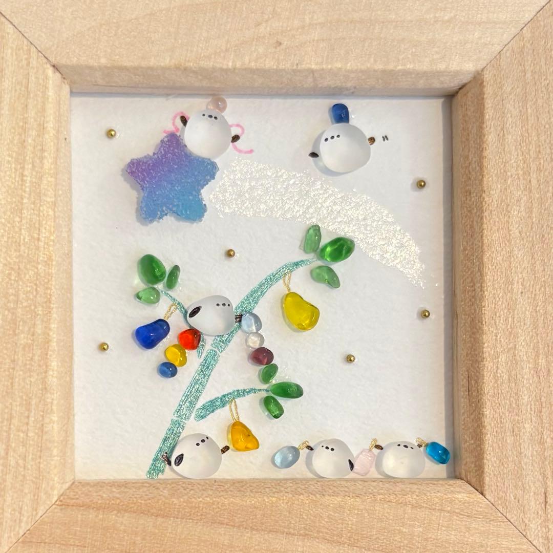 シマエナガといちご畑　。シーグラスアート