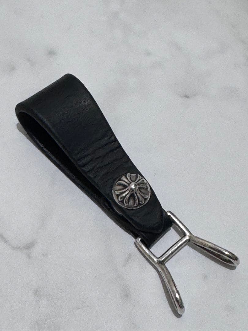 クロムハーツクロスボタンレザーベルトループ