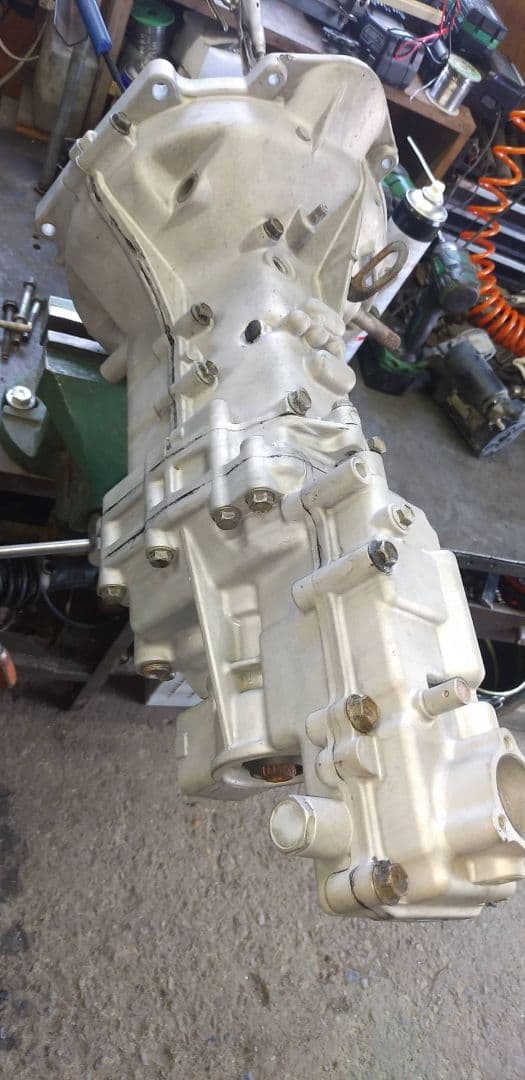 ジムニーsj30 改5速用ミッション　アッセンブリ　ニュートラルスイッチなし