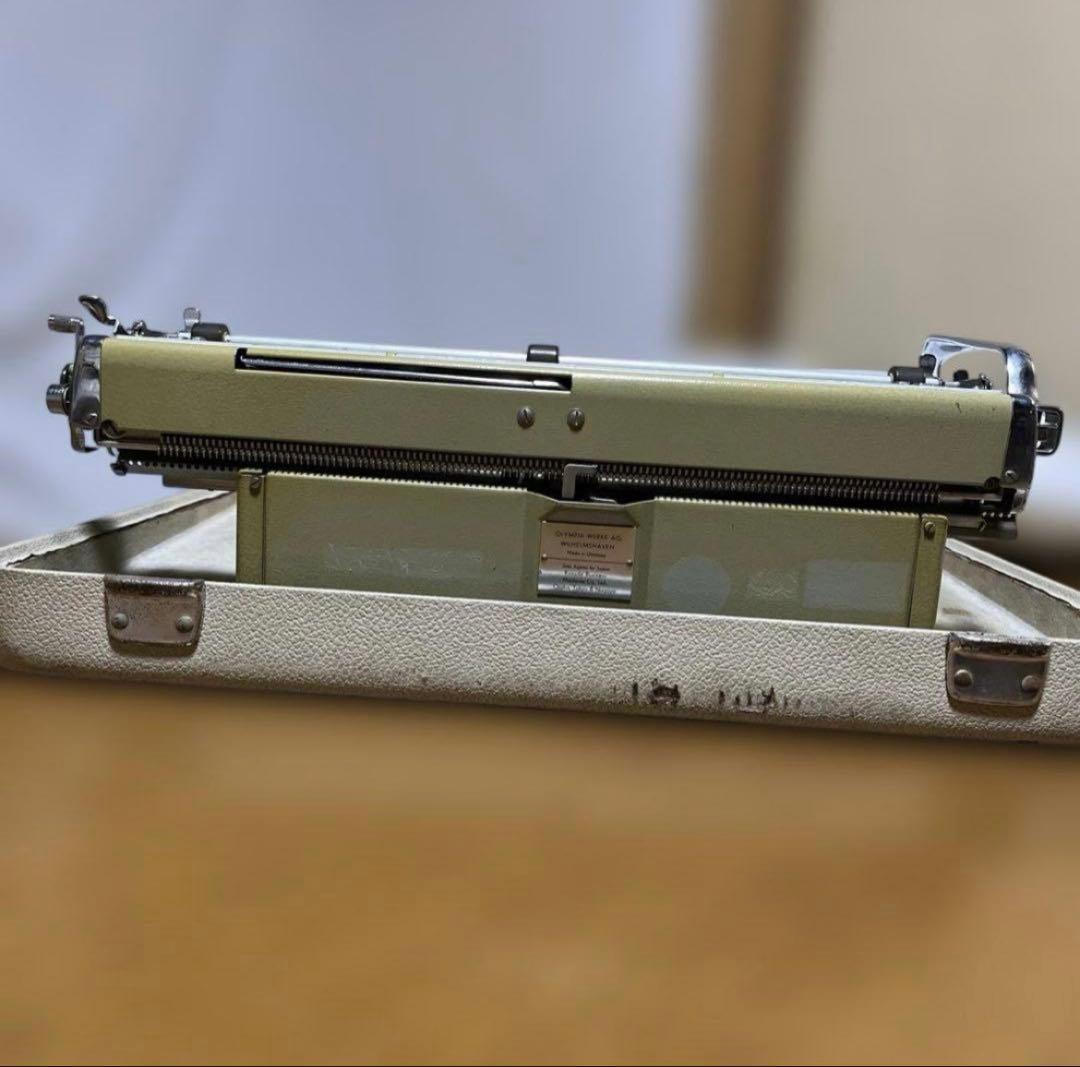 Olympia オリンピア　タイプライター　手動タイプライター　ドイツ