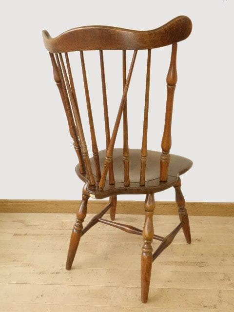 飛騨産業　キツツキ　スピンドルチェアーＡ　イス　椅子　 木製　再塗装済ＵＳＥＤ