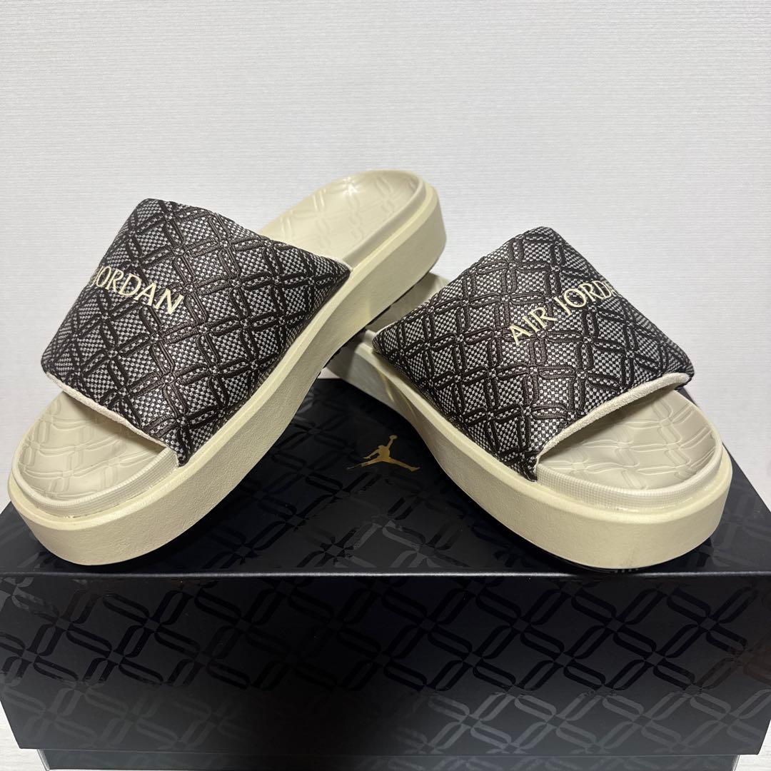 新品未使用　ジョーダン ソフィア サンダル