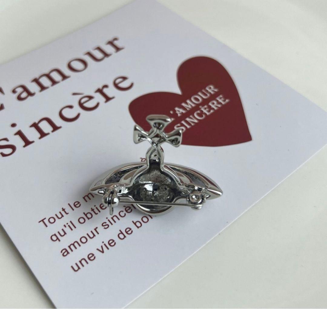 Vivienne Westwood ピンバッジ ブローチ