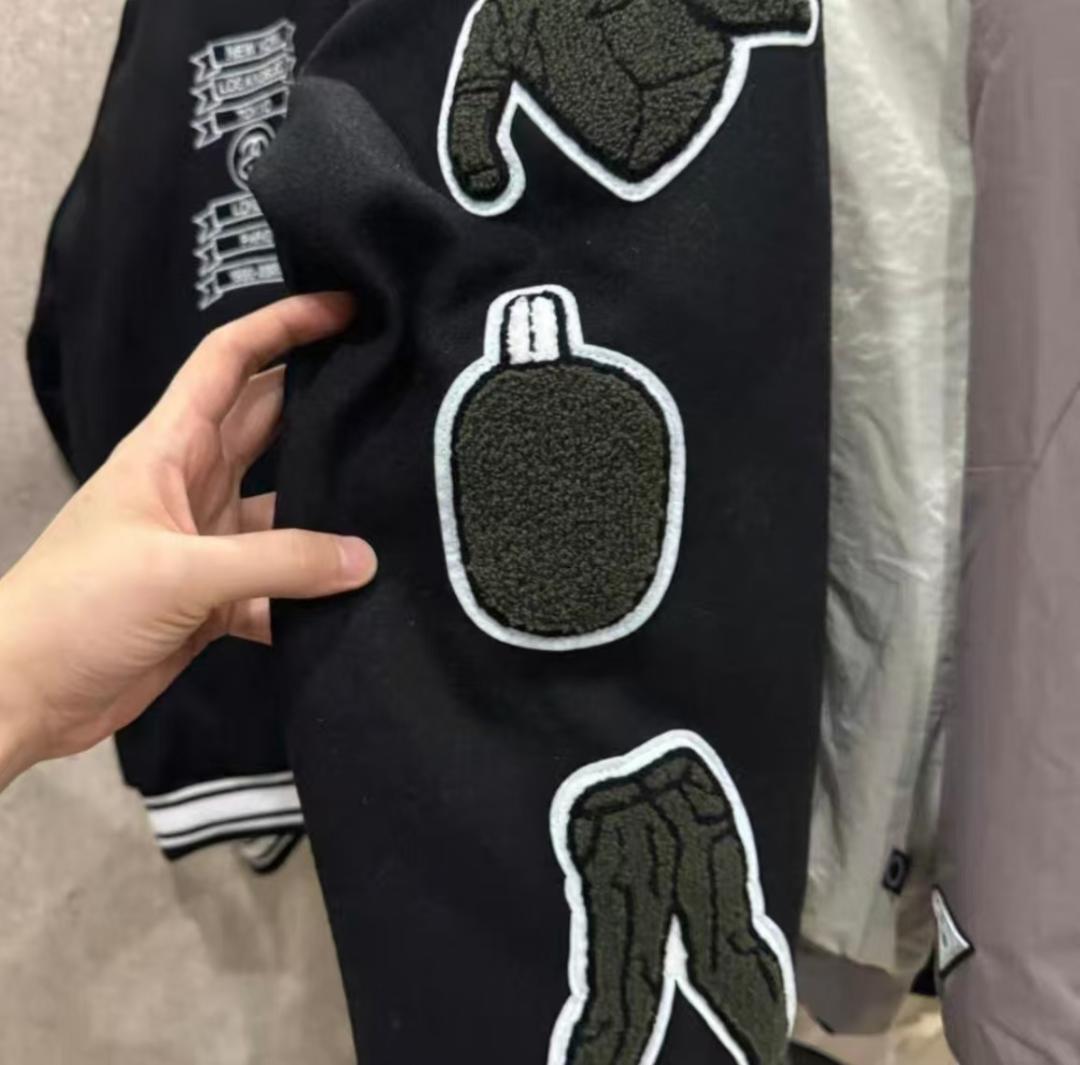 STUSSY 刺繍ロゴ入りボンバージャケット