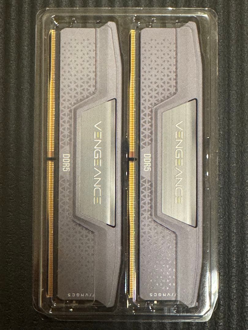 メモリー CORSAIR VENGEANCE DDR5 64GB 5200MHz