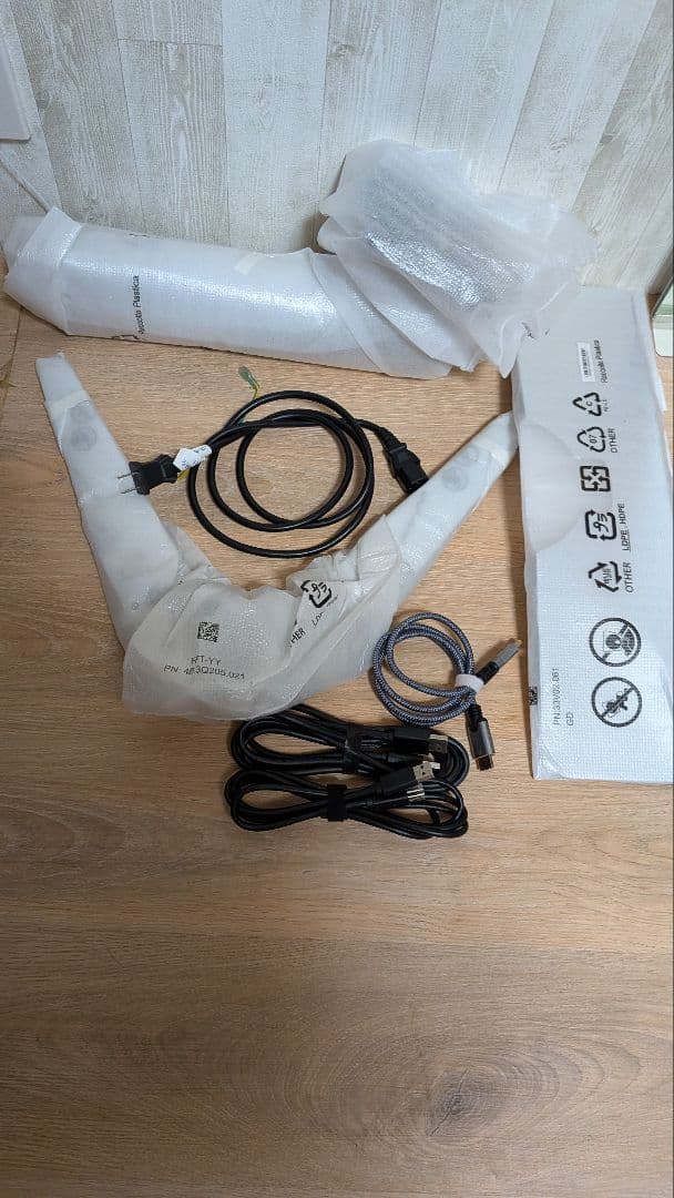 Alienware 31.6インチ 4K QD-OLED モニター