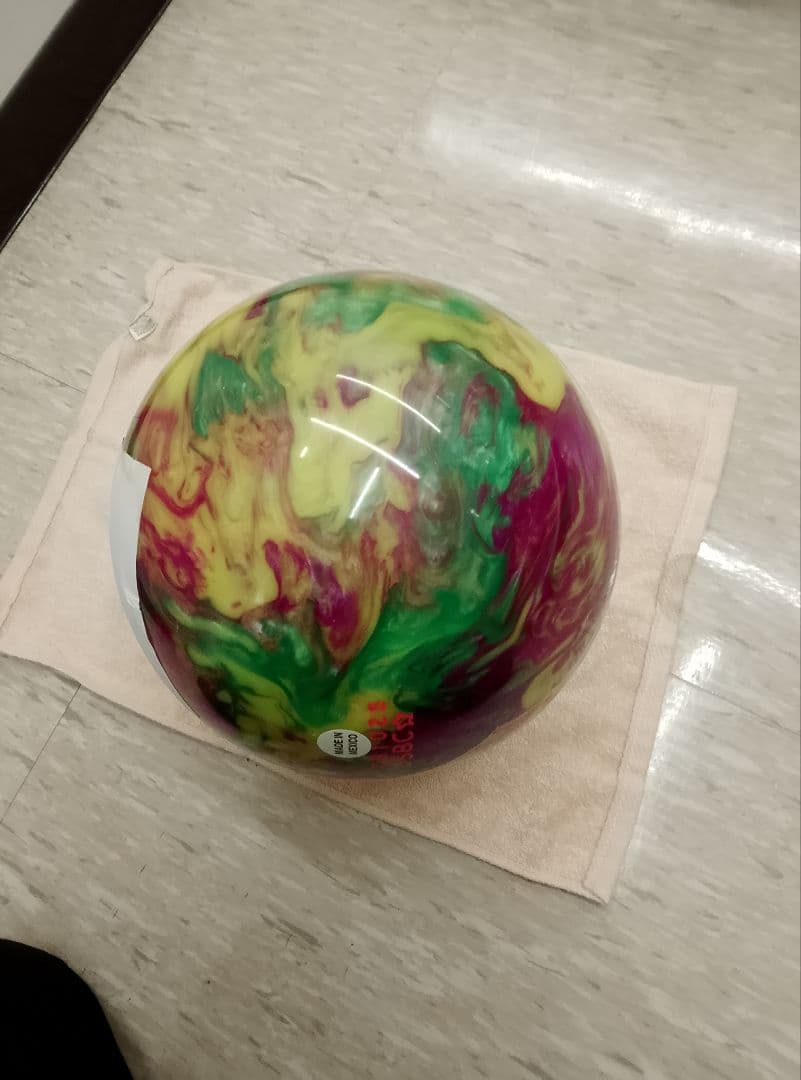 ボーリングボール　14ポンド　２点セット　ケース付き