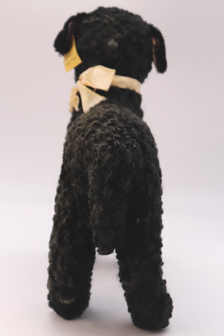 シュタイフ SWAPL 黒い羊のぬいぐるみ 左側半面に日焼け有り