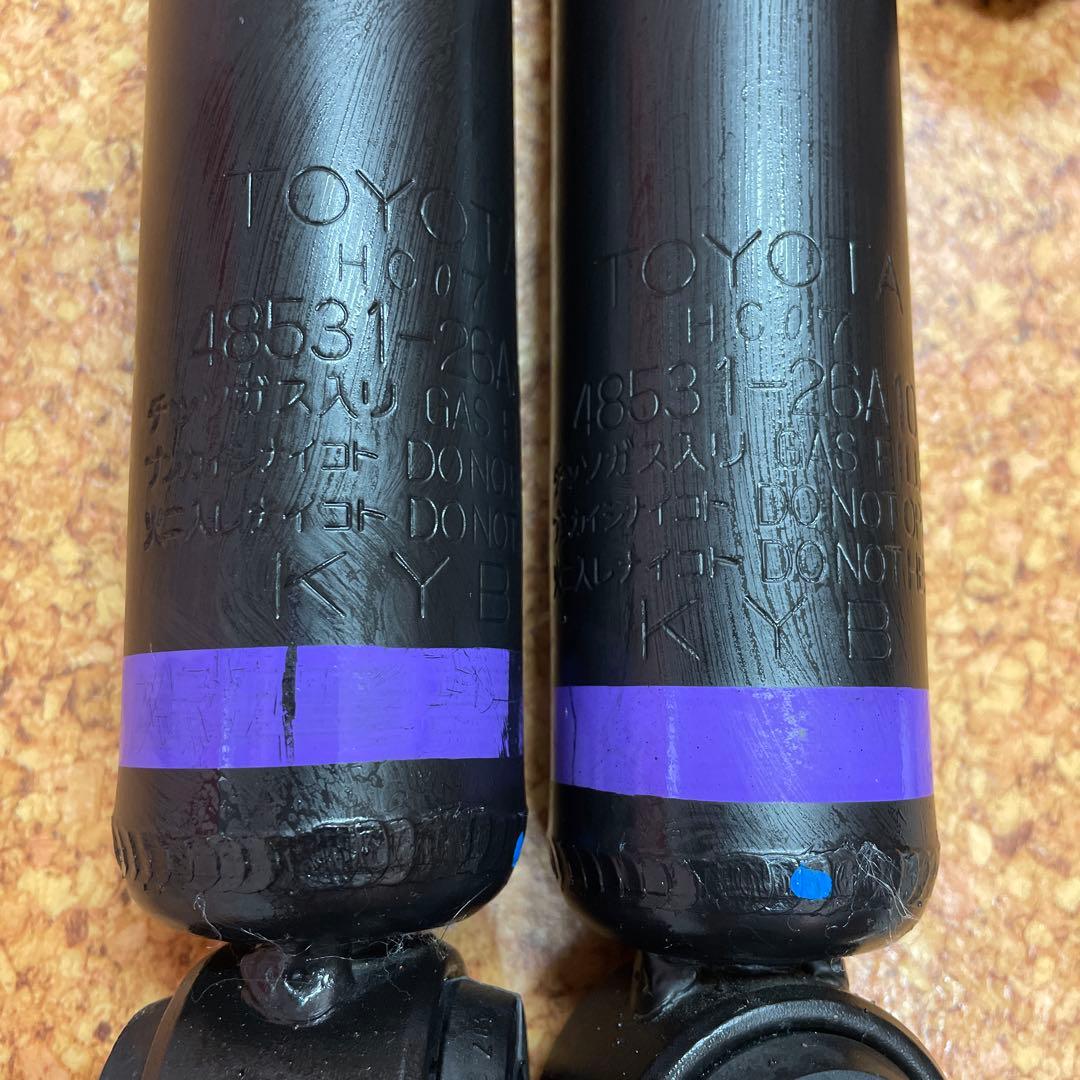 未使用　純正ショックアブソーバーハイエース8型KYB ー 4本セットTOYOTA