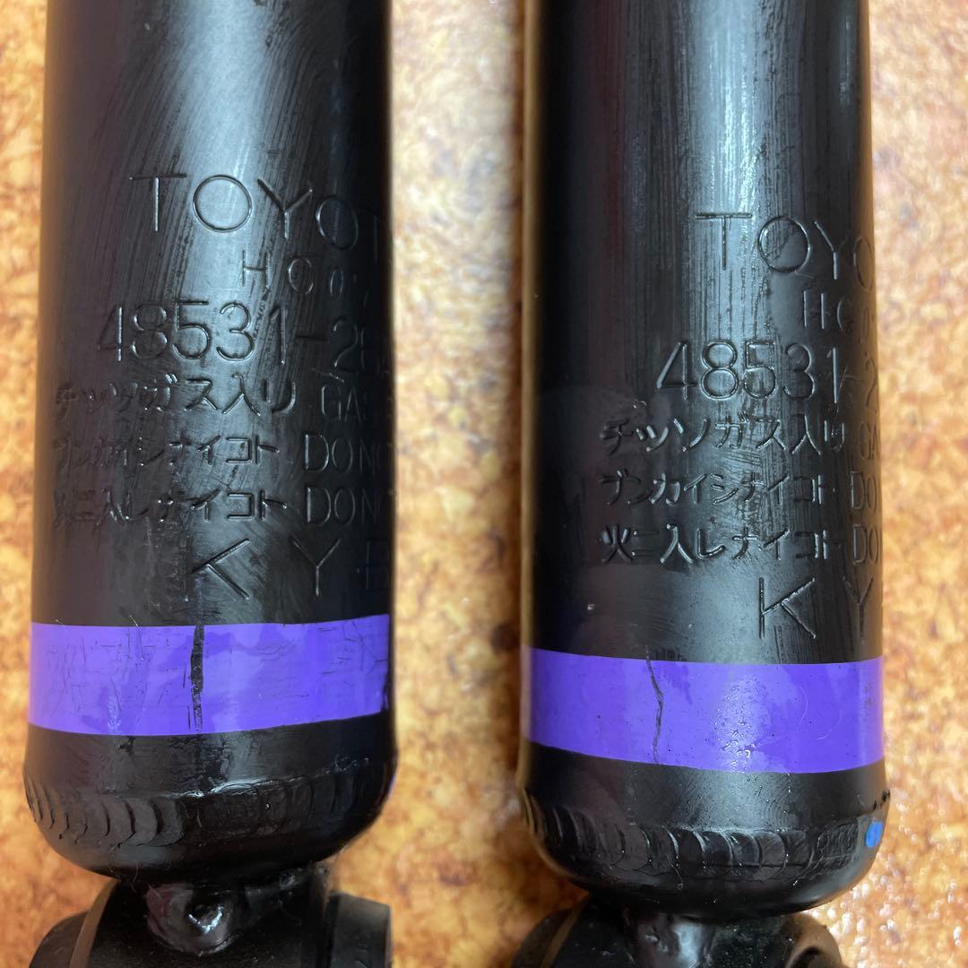 未使用　純正ショックアブソーバーハイエース8型KYB ー 4本セットTOYOTA