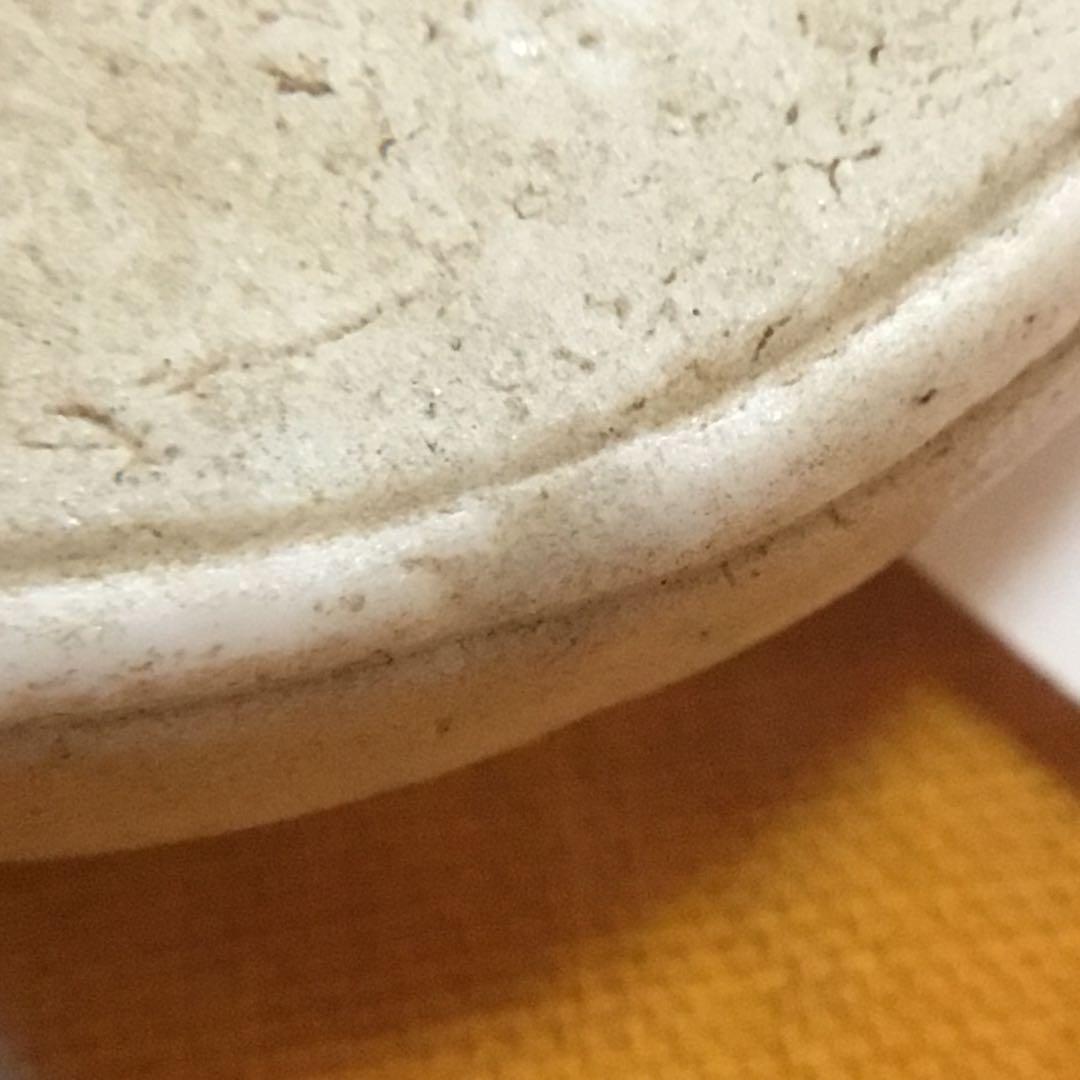 小さな飾り台　磁器