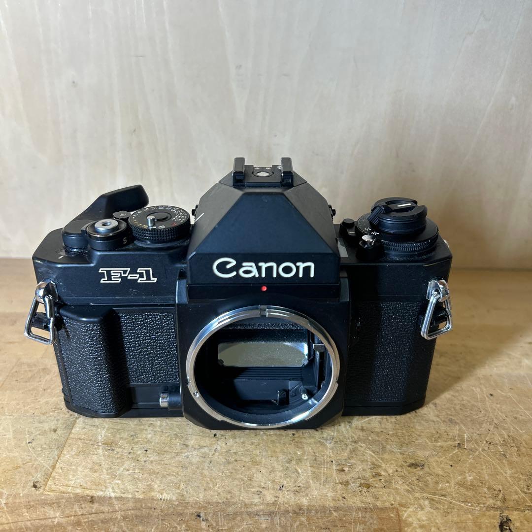 Canon F-1 ボディー　フィルム巻き取り軸下部欠けあり　他完動極美品