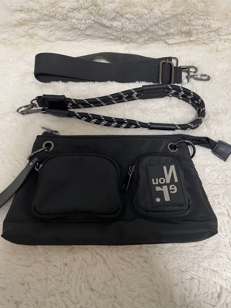 【美品】nouer ヌエール　マルチウェイポケットデザインミニBAG ブラック