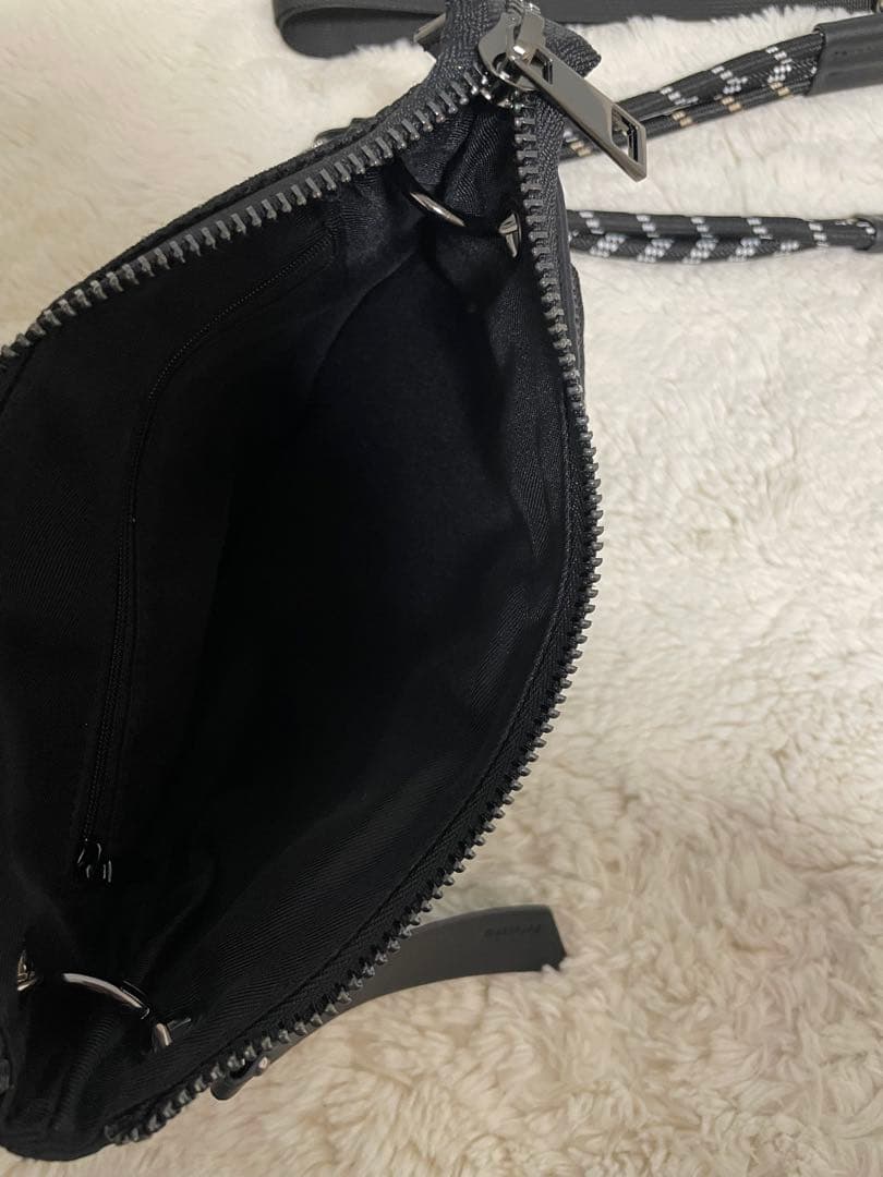 【美品】nouer ヌエール　マルチウェイポケットデザインミニBAG ブラック