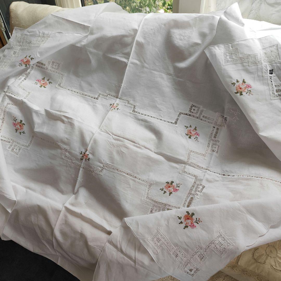 イギリスVintage　薔薇のモチーフ　コットンレース　大判　テーブルクロス