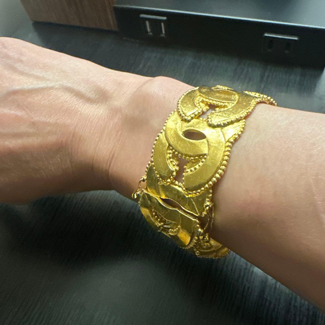 CHANEL金色 透かし彫り チェーンリンク ブレスレット留め金がつぶれてる