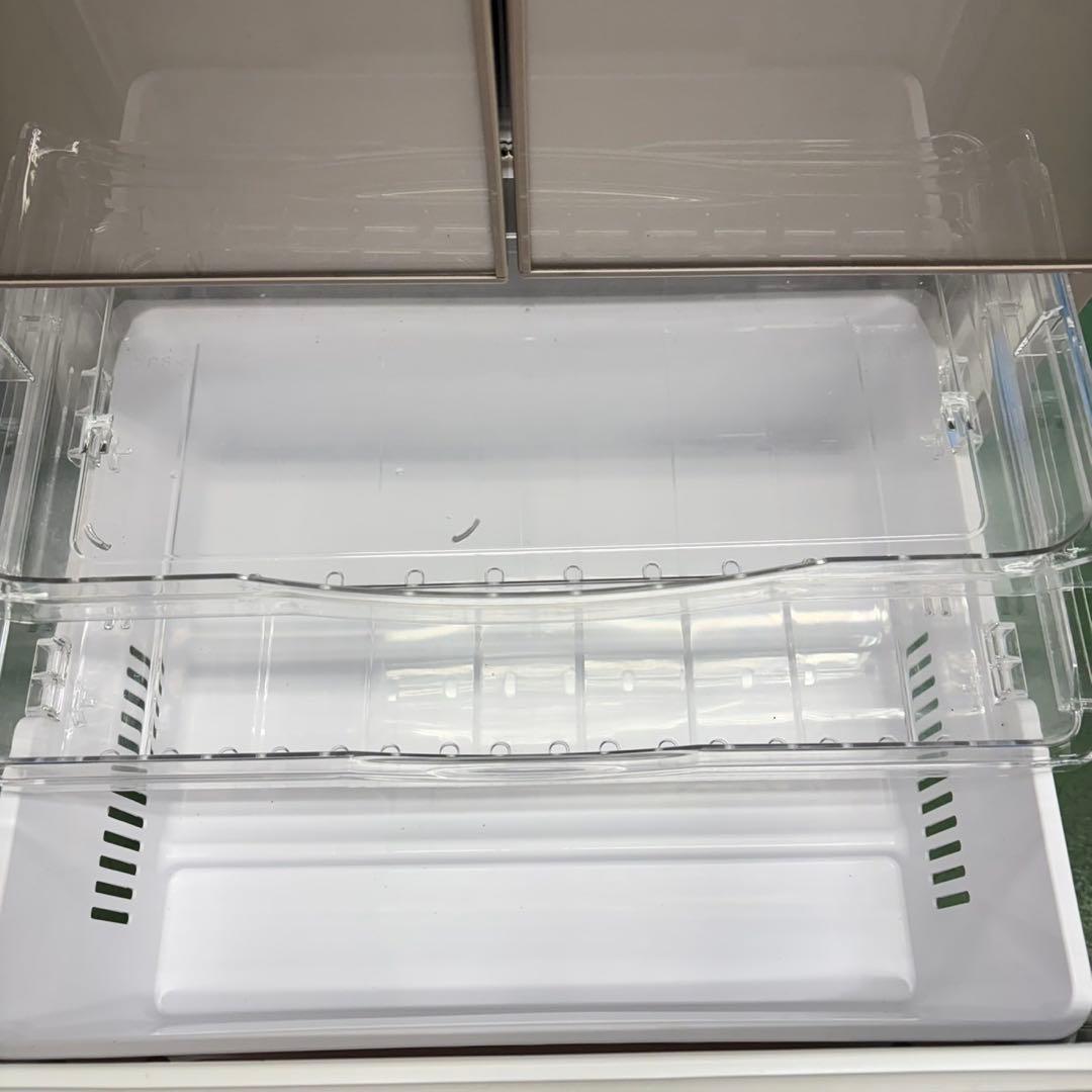 704 日立大型冷蔵庫　ガラスパネル　400L強　小型　自動製氷　家庭用　右開き