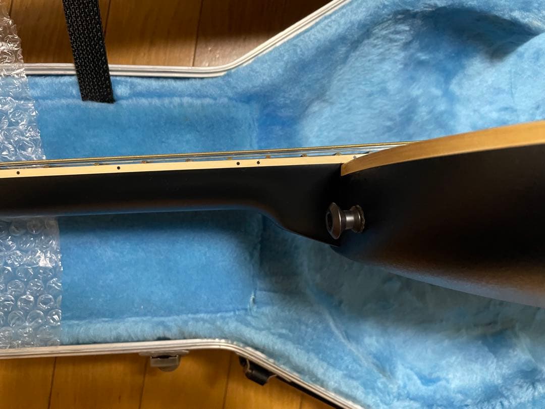 ovation12弦アコースティックギター ブラック。美品、ハードケース付き。