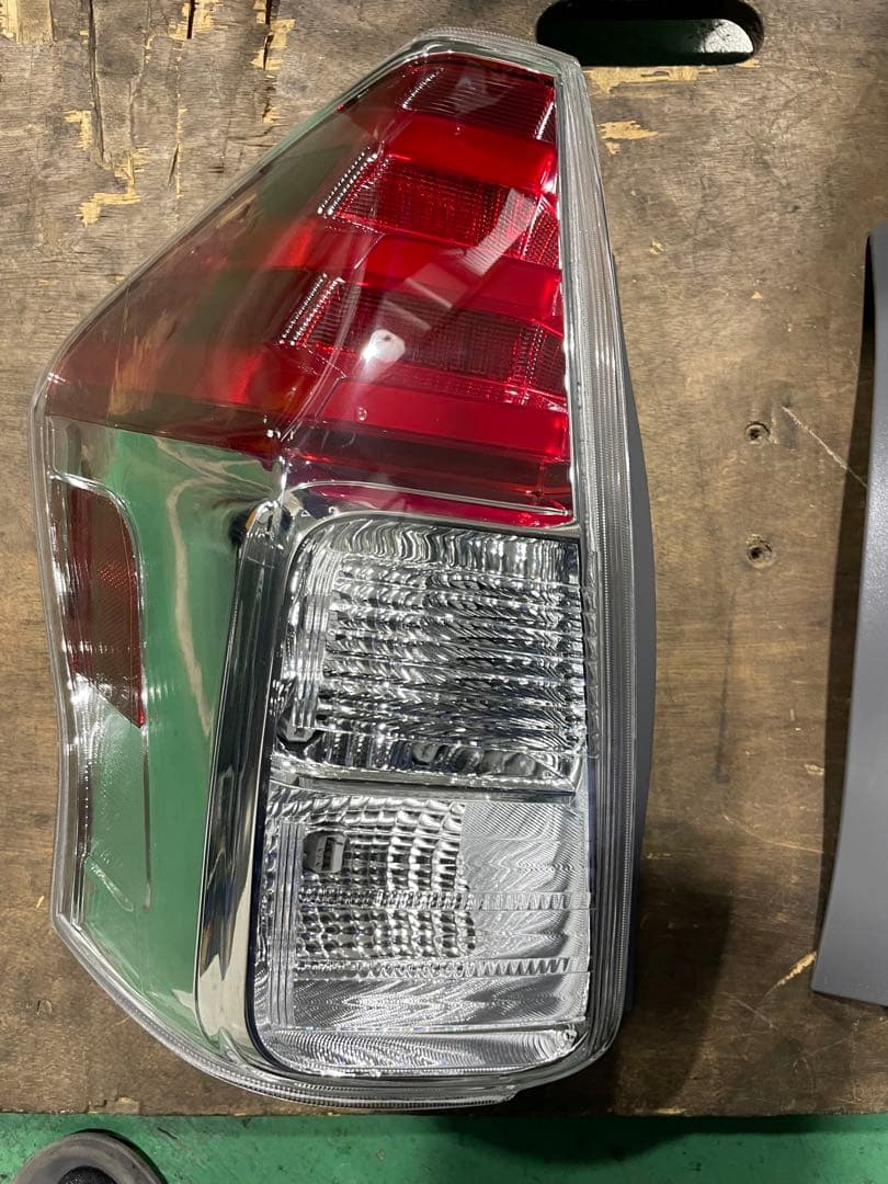 プリウスα 後期　DEPO製　US仕様テール