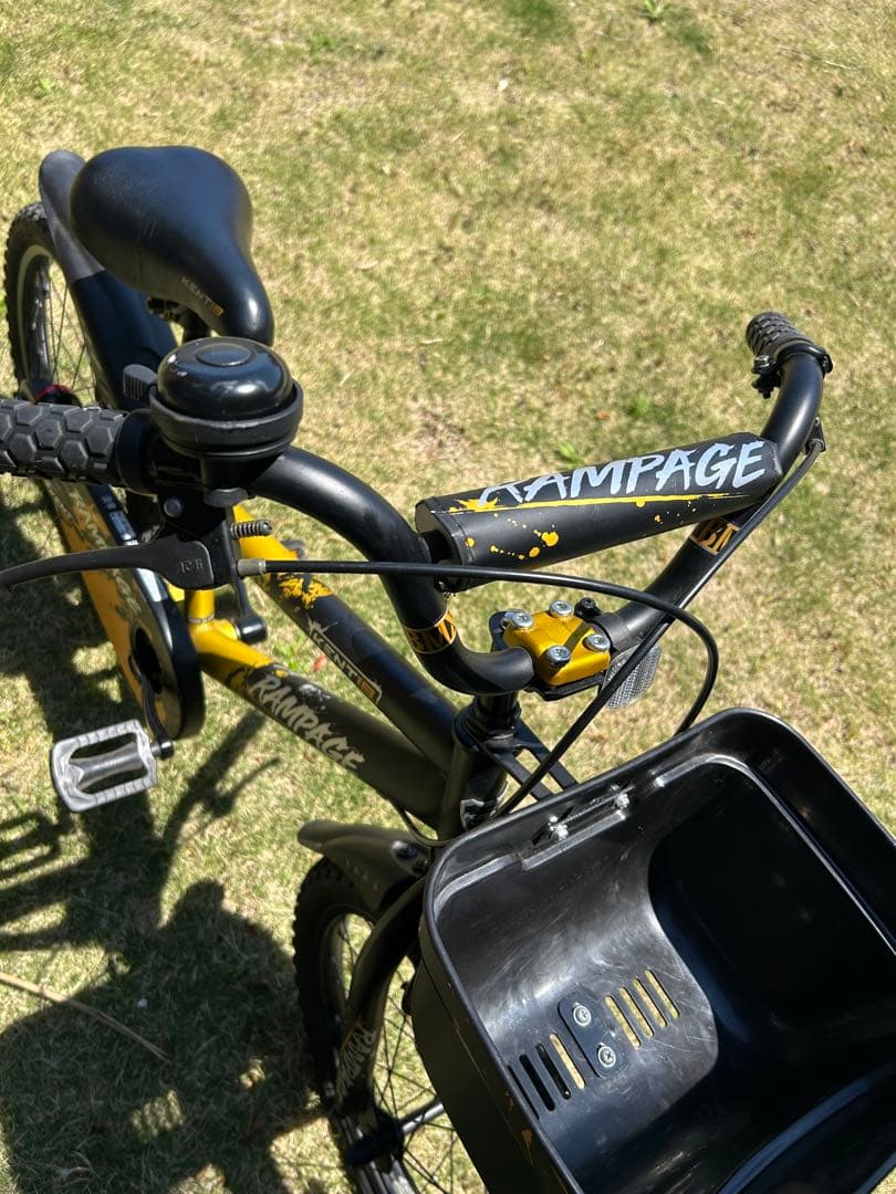 18インチ　RAMPAGE キッズバイク 黒/黄 前カゴ付き